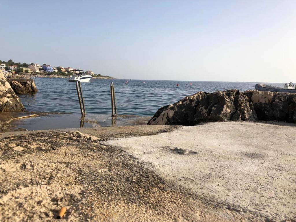 Apartmani Mares Ražanj Exteriör bild