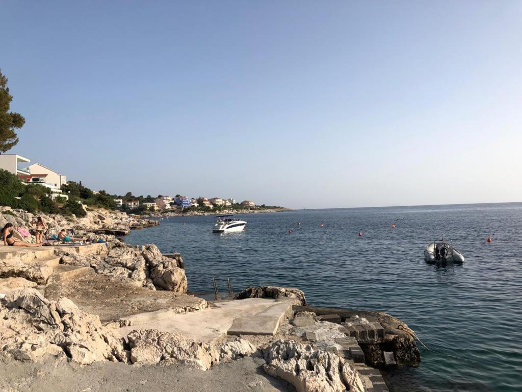 Apartmani Mares Ražanj Exteriör bild